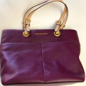 NWT  Michael Kors Bedford Plum leather pocket zip top shoulder purse